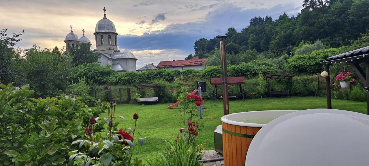 Casa Melinda Lägenhet Vişeu de Sus Exteriör bild