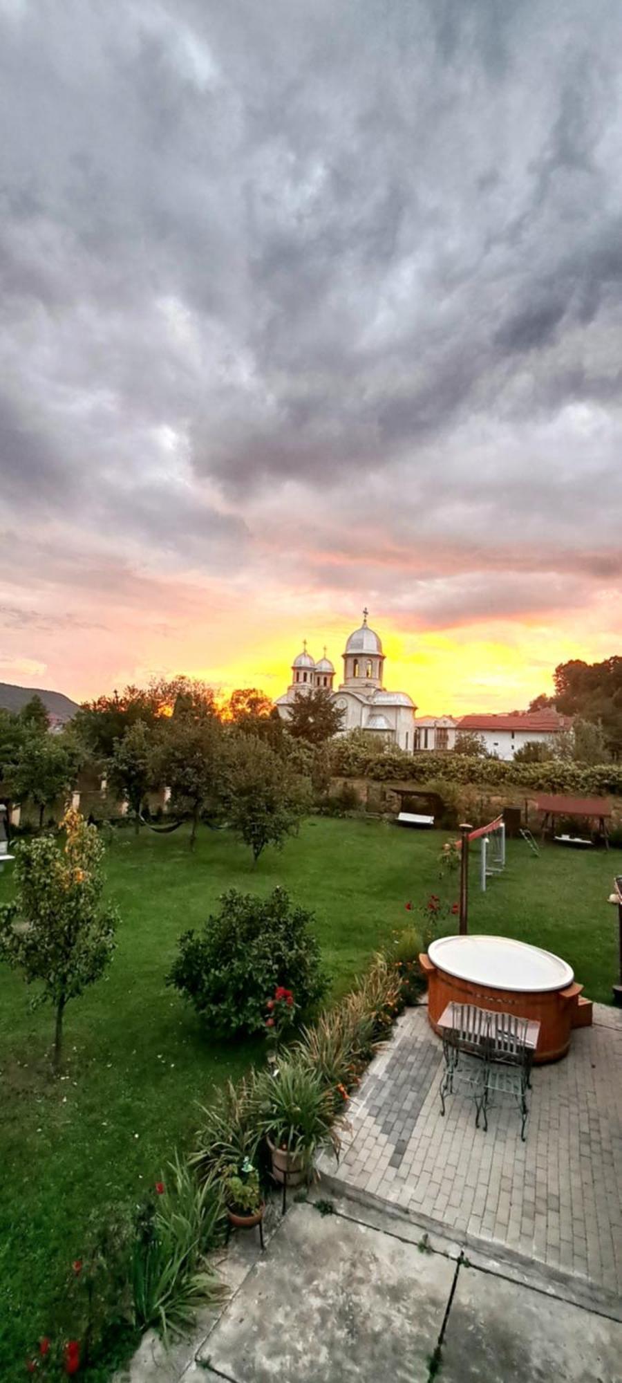 Casa Melinda Lägenhet Vişeu de Sus Exteriör bild